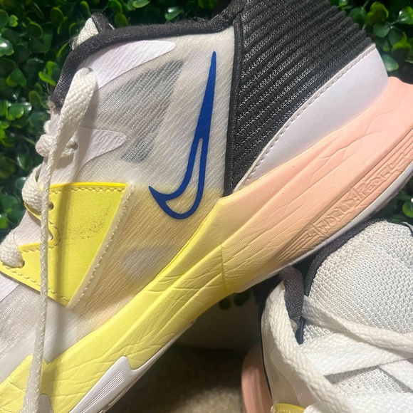 Size 10.5 Nike Kyrie Low White Game Royal With Box Included - Picture 5 of 14